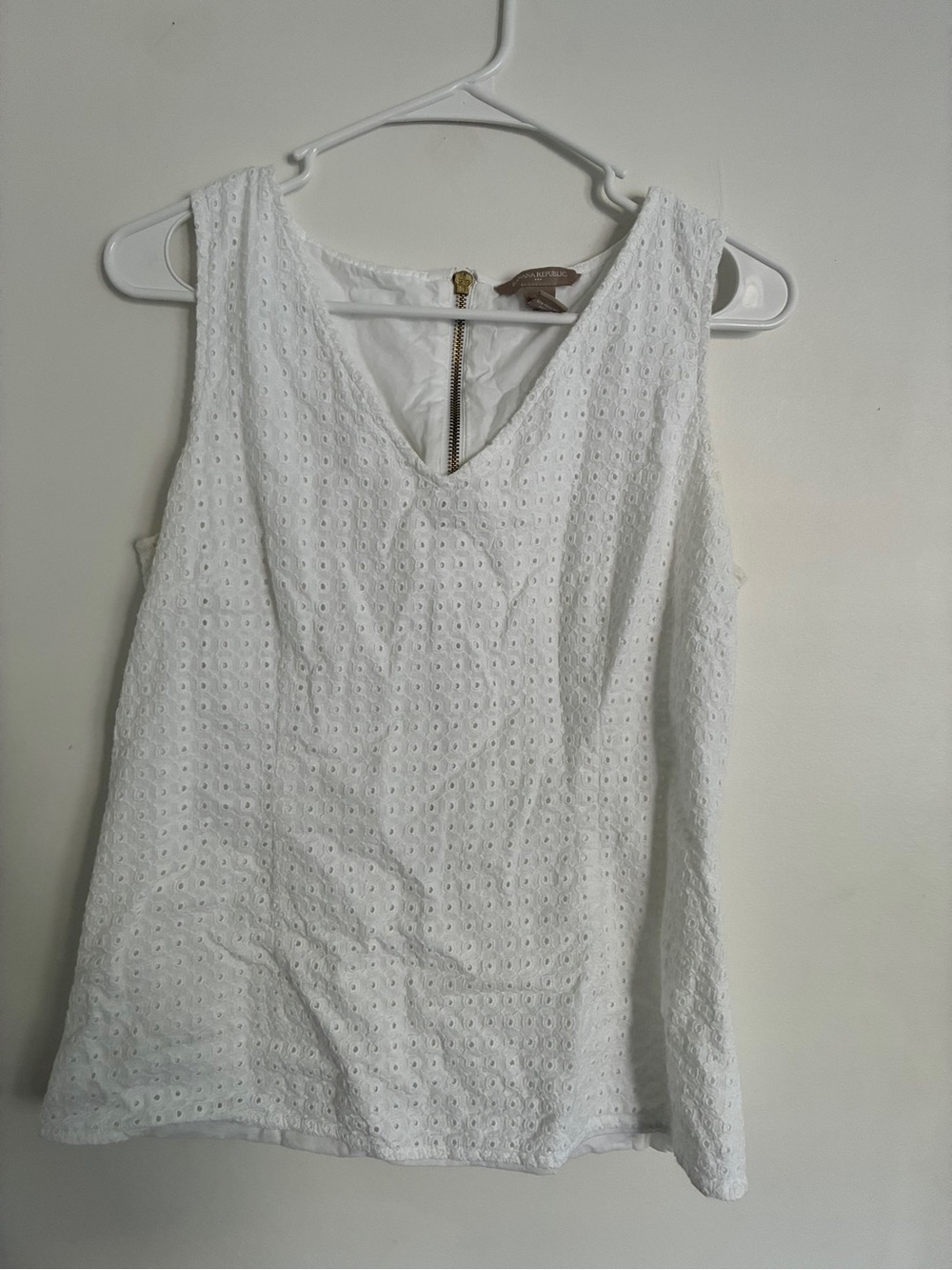 Banana Republic Women’s White Eyelet V-Neck Camisole with Back Zip
